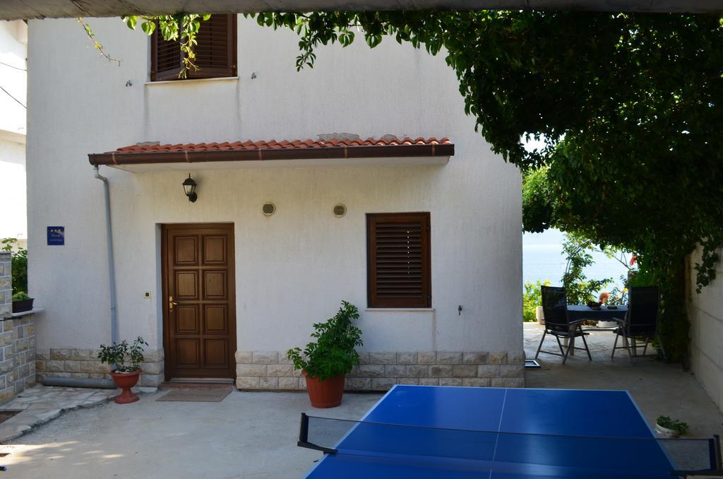 Holiday Villa In 奥米什 外观 照片