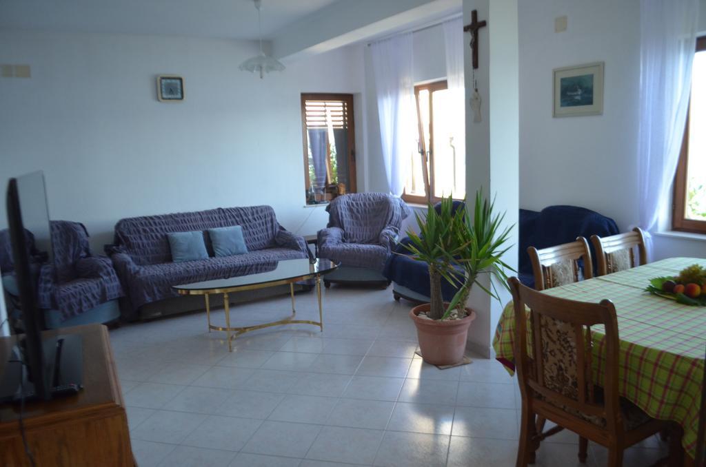 Holiday Villa In 奥米什 外观 照片