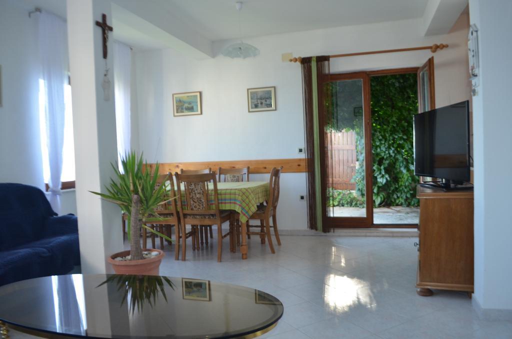 Holiday Villa In 奥米什 外观 照片