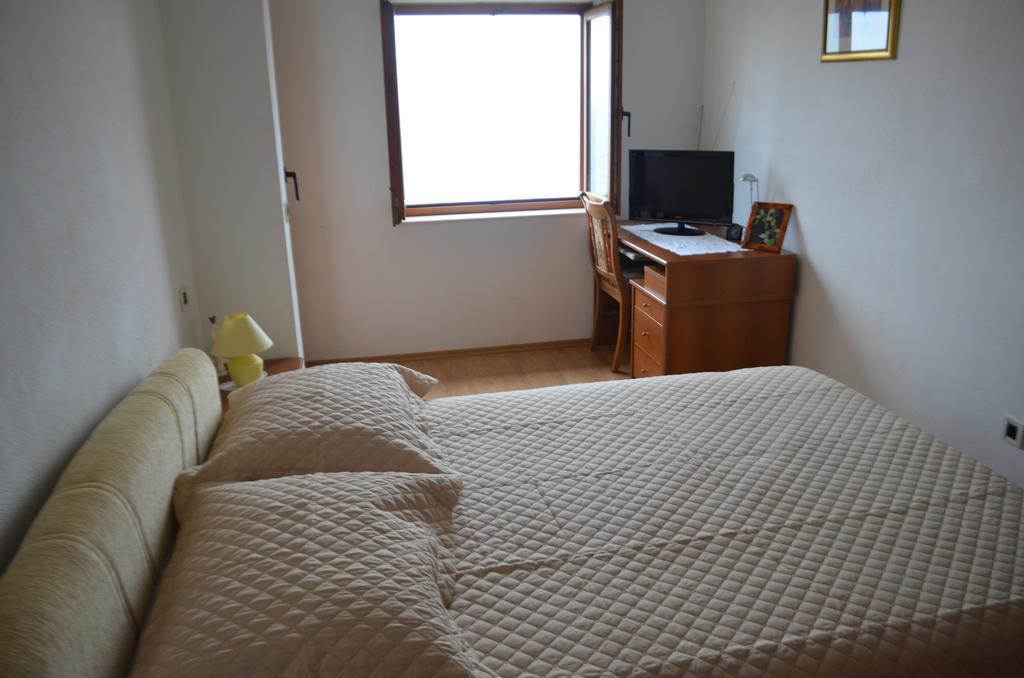 Holiday Villa In 奥米什 外观 照片